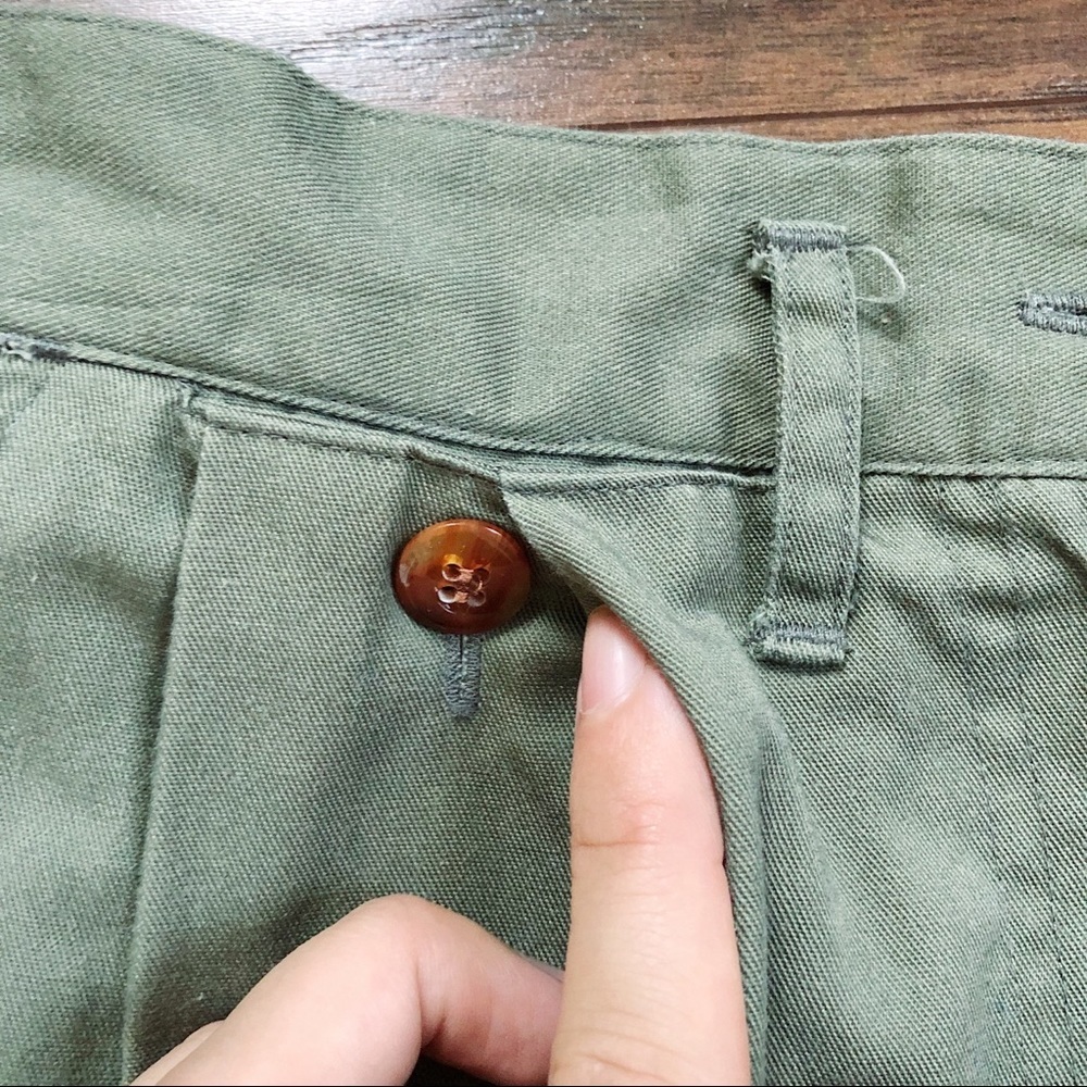 SOLD vintage • 90s olive green shorts pleated mom twill cargo high waist safari - Picture 7 of 11